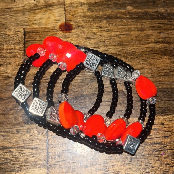 Queen Of Hearts Wrap Bracelet - Picture 2 of 3